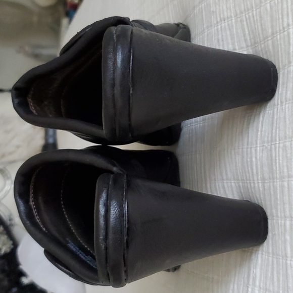 BornThese are great looking slip on mules shoes NWT Hostess Pick ❤️ - Picture 5 of 9